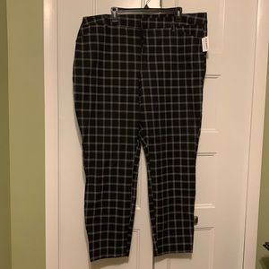 NWT Old Navy High Rise Pixie Never Fade Pants Size 22